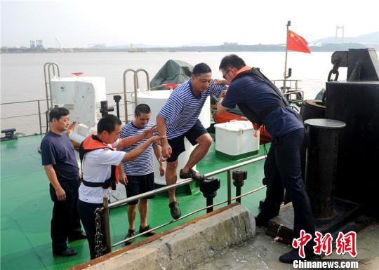 浙江兩船相撞致15人遇險1人死亡1人下落不明