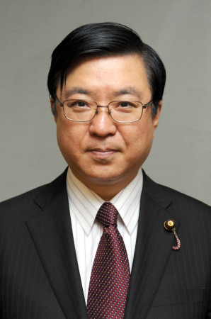 安倍助理就安保法不當言論道歉曾被指輕視憲法