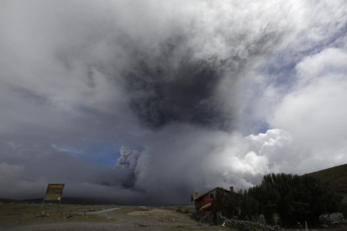 厄瓜多爾境內巨大火山噴發全國進入緊急狀態