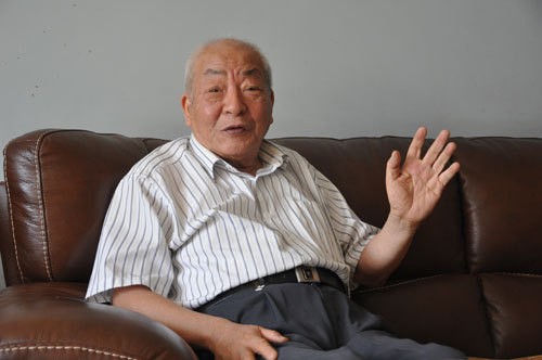 梁柱：對歷史虛無主義必須旗幟鮮明地亮劍 