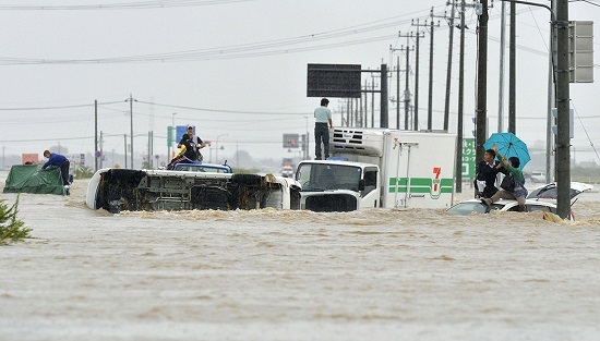 日本暴雨洪災(zāi)致3人死亡10萬人被迫逃離家園