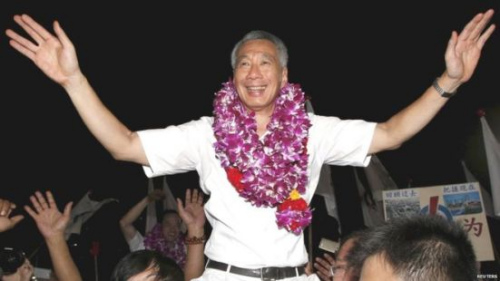 新加坡總理李顯龍慶祝人民行動黨在國會選舉中獲勝。
