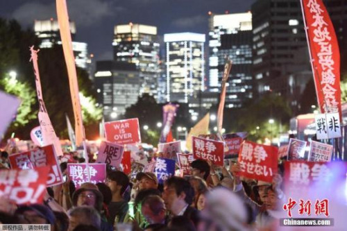 民眾抗議的情景。