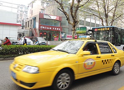 出租車改革：給司機減免份子錢讓乘客打車不再難