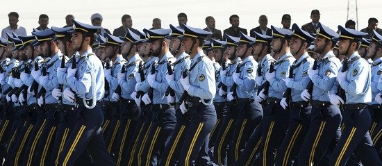 伊朗舉行年度閱兵儀式紀念兩伊戰爭35周年（圖）