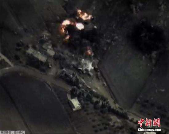 當地時間9月30日，俄羅斯國防部確認，俄羅斯空軍在當天對敘利亞境內的極端組織“伊斯蘭國”進行了空襲行動。敘利亞當局也表示，俄羅斯當天除對霍姆斯市郊區的極端組織實施打擊外，還對該國另外兩個省份哈馬和拉塔基亞內的極端組織目標發動了空襲。