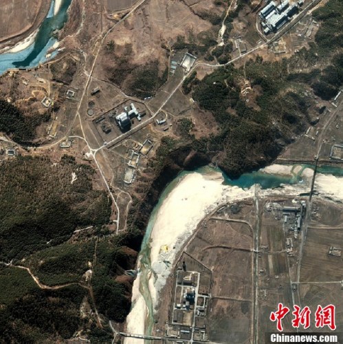 資料圖：2002年3月2日，朝鮮寧邊核設施衛(wèi)星圖片。