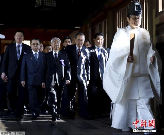 資料圖：今年春季大祭時，一批日本議員抵達靖國神社進行參拜。