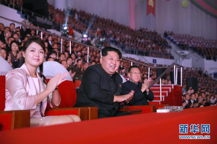 （國(guó)際）（1）金正恩觀看功勛國(guó)家合唱團(tuán)和牡丹峰樂(lè)團(tuán)聯(lián)合演出