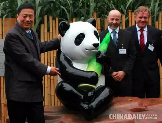 戰(zhàn)火紛飛的年代，有一只熊貓曾治愈過英國人民的心靈（獨(dú)家視頻）