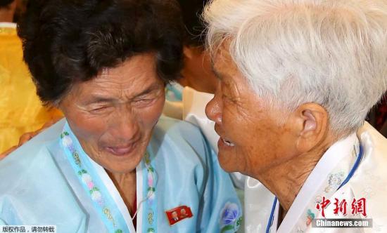 當地時間10月24日，朝韓離散家屬第二輪團聚活動在韓國江原道固城舉行。
