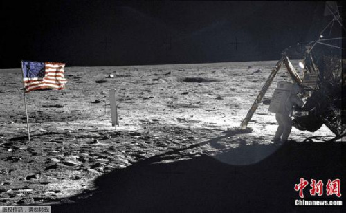 1969年，美國宇航員登上月球。