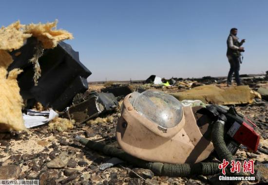 11月2日消息，由俄羅斯搜救人員、埃及軍方和埃及衛生醫療對組成的搜救隊伍正在客機失事現場展開搜救任務。