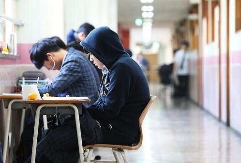 韓國高考倒計時一周高三學生緊張復習迎接（圖）