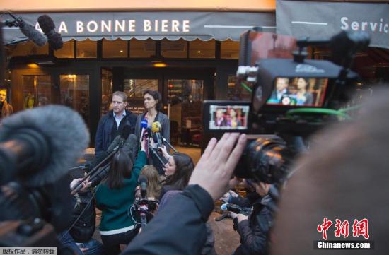 當地時間12月4日，法國巴黎遭襲咖啡館A la Bonne Biere重新開放，成為第一個重新開放的遭襲咖啡館。11月13日，該咖啡館遭恐怖分子襲擊，導致5人死亡。