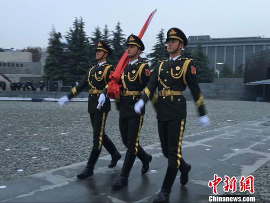 南京大屠殺國家公祭：進(jìn)行升國旗和降半旗儀式