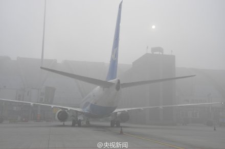 成都雙流機場大霧致大面積航班延誤 萬名旅客滯留【2】