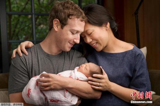 資料圖：Facebook創(chuàng)辦人扎克伯格（Mark Zuckerberg）與妻子、女兒的全家福。
