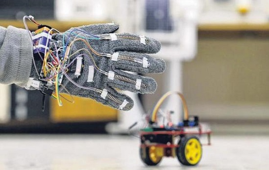 約旦河西岸大學生開發電子手套發號施令盡在掌握