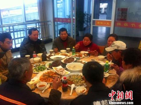 寧波高速公路服務區推免費年夜飯溫暖回家路