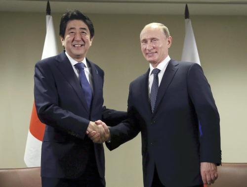 安倍與普京（右）