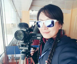 李妮娜曬圖變攝影師 夸張大墨鏡麻花辮太搶鏡