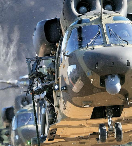韓陸軍投入“雄鷹”直升機參加“鷂鷹”軍事演練