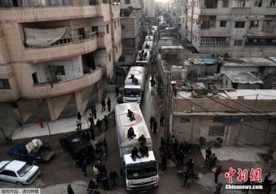 當地時間2月23日，聯合國救援物資抵達敘利亞反對派控制的阿勒頗省Kafr Batna鎮。