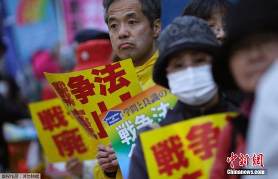 當地時間3月29日，日本示威者繼續在位于東京的國會大廈外集會，抗議新安保法正式生效。