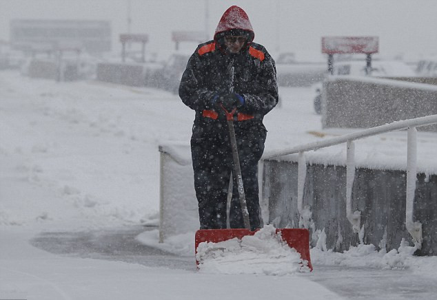 美科羅拉多大雪致逾800航班取消3.5萬住戶停電