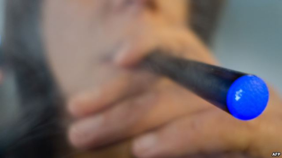 美政府禁止向未成年人出售電子煙防止新一代上癮