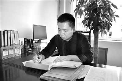 紀檢干部自述：當街遇被查官員，遭其揮拳侮辱恐嚇