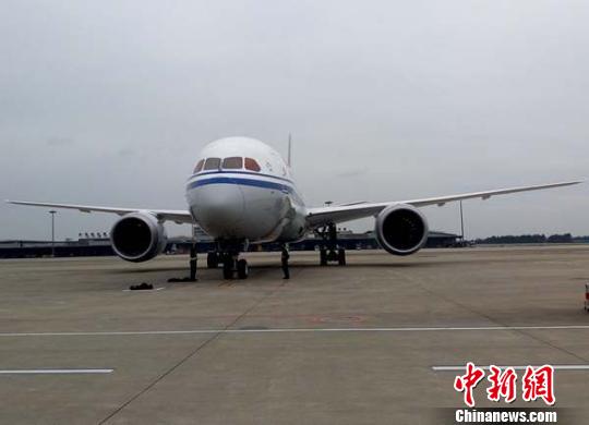 中國首架波音787-9飛機(jī)成功首航年內(nèi)將引進(jìn)7架