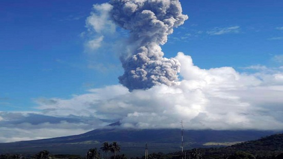 菲律賓布盧桑火山噴發火山灰升起約2000米