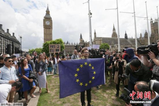 英國民眾在英國議會網站發起請愿，呼吁舉行第二次公投，還有民眾發起請愿，呼吁倫敦獨立加入歐盟。