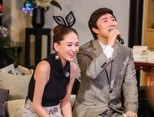“球恩”害羞與小哥合唱