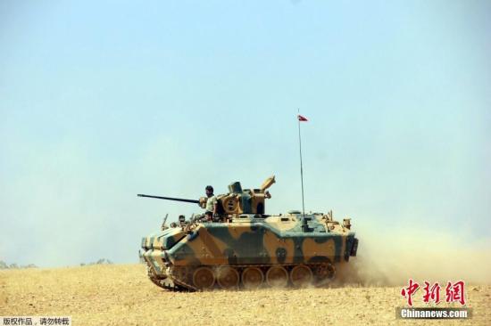 當地時間2016年8月24日，土耳其加齊安泰普Karkamis，土耳其軍隊前往土敘邊境，將參與打擊敘利亞邊境城鎮內的極端組織任務。