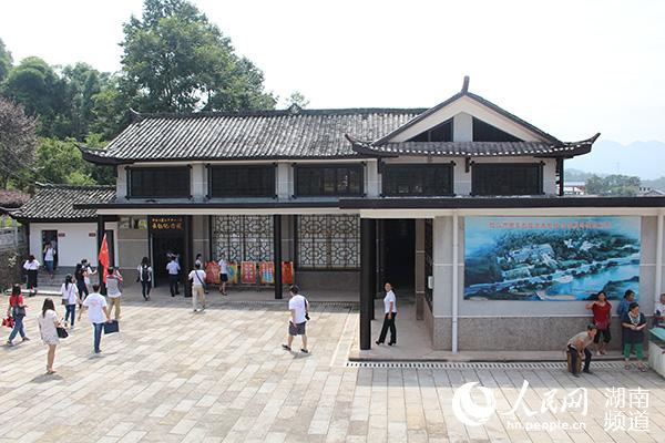 紅二方面軍長征出發(fā)紀(jì)念館吸引眾多游客前來參觀