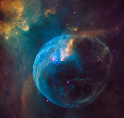 NASA拍攝氣泡星云：多彩而精致太空中“漂浮”