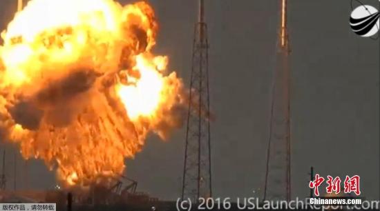 美國宇航局(NASA)消息，美國私人航天企業太空探索技術公司SpaceX，9月1日上午在佛羅里達州卡納維拉爾角空軍基地測試無人火箭時發生爆炸，目前沒有人員傷亡報告。事發發射臺緊鄰美國宇航局肯尼迪航天中心，通常用于SpaceX公司發射獵鷹火箭。