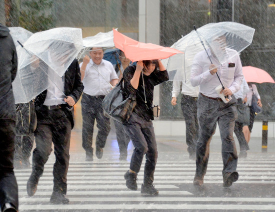 強(qiáng)臺風(fēng)橫掃半個日本暴雨成災(zāi)致36人傷2人失蹤