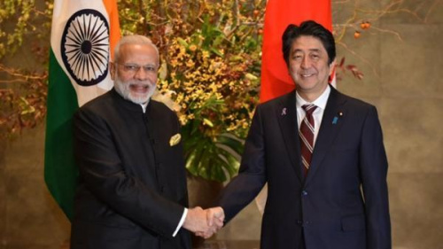 日媒：安倍大力推介新干線莫迪考察列車工廠