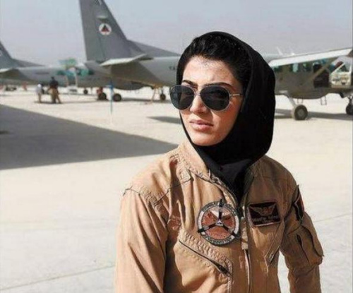 阿富汗首位女機師因擔心性命受威脅尋求美庇護