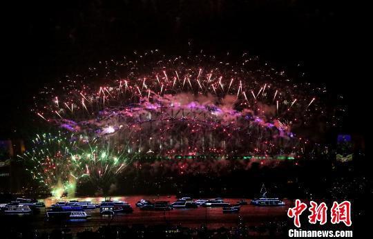 悉尼跨年慶典煙火炫麗綻放現場百萬觀眾目睹盛況（圖）