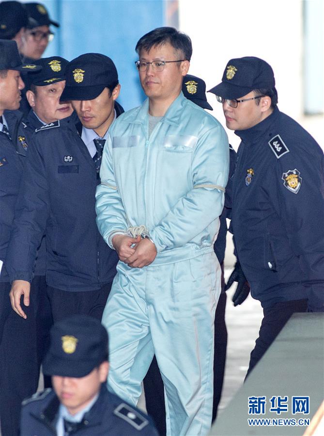 （國際）（4）韓國“親信干政”事件關(guān)鍵人物參加庭審