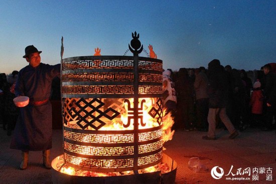 鄂爾多斯市康巴什,祭火現場。張鑫 攝