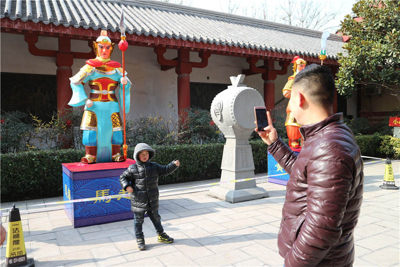 【網(wǎng)絡(luò)媒體走轉(zhuǎn)改】趕曹丞相府廟會(huì) 許昌人“觸摸”三國(guó)文化喜迎新春【21】