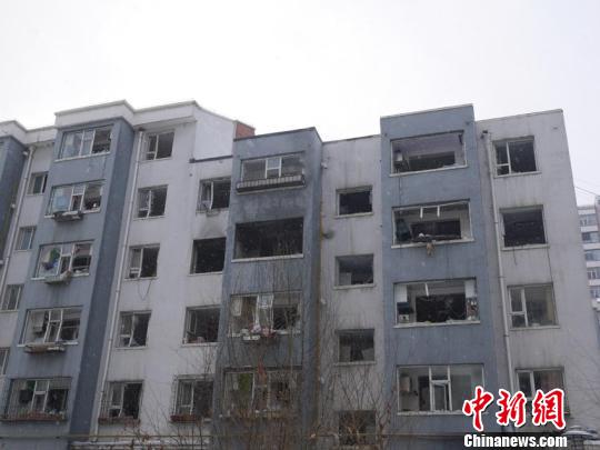 吉林一小區發生天然氣爆燃百余戶居民家遭波及（圖）