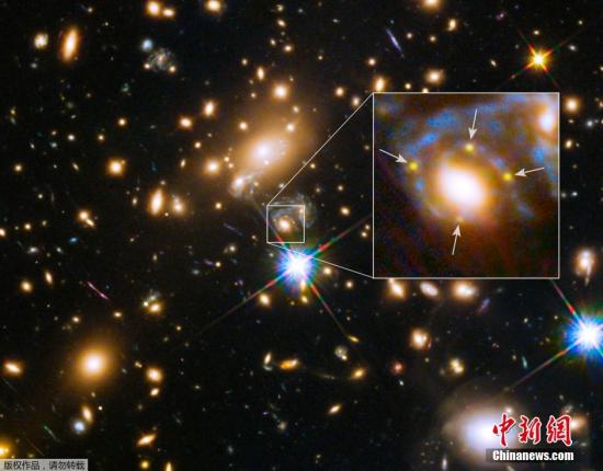 資料圖：2015年3月5日，NASA發布了哈勃太空望遠鏡拍攝的MACS J1149.6+2223星系團照片。