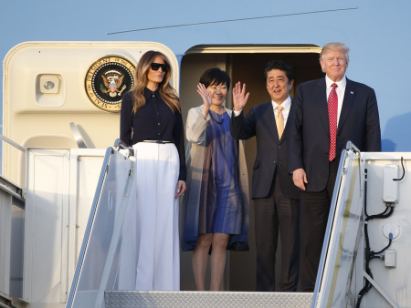 資料圖：安倍夫婦此前出訪